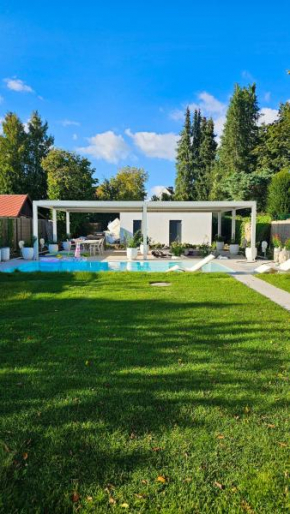 Luxurious large home with Pool, Garden, Koi Pond